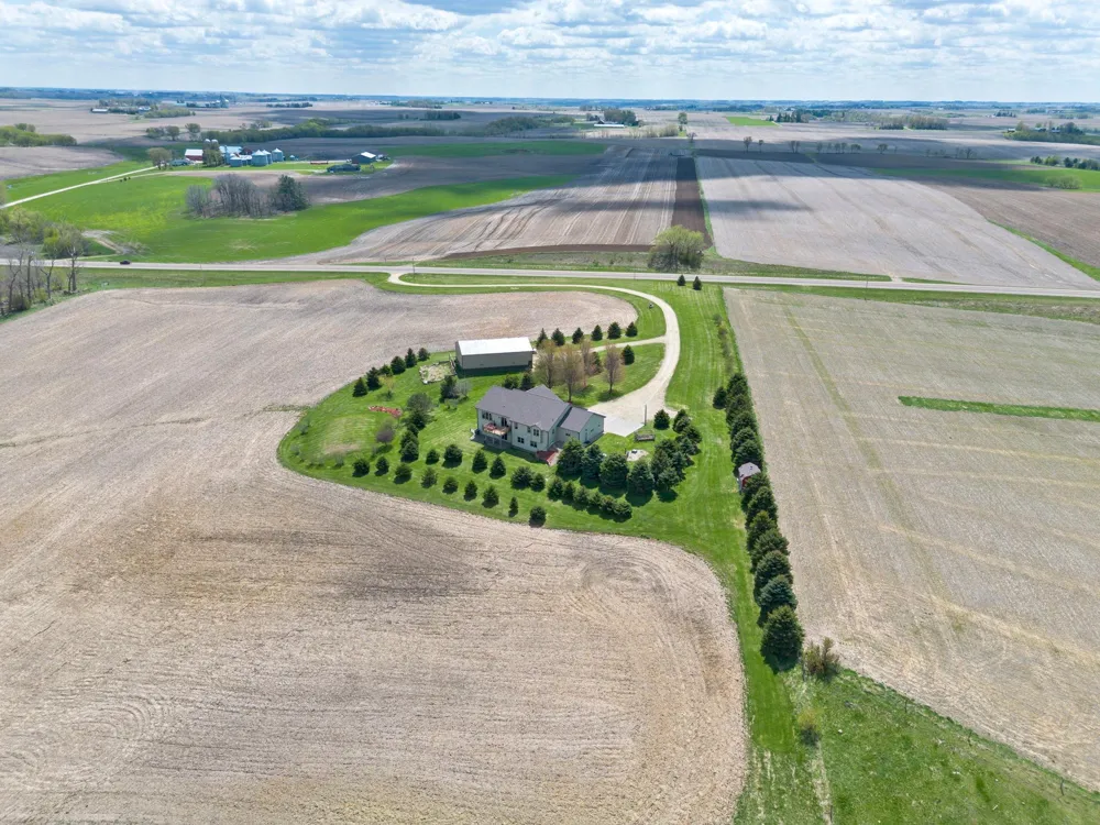 15585 County 9 Boulevard Goodhue, MN 55027