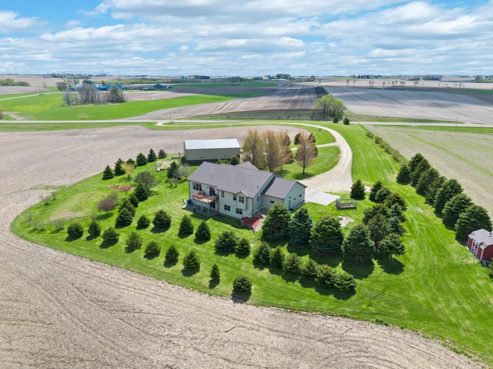 15585 County 9 Boulevard Goodhue, MN 55027