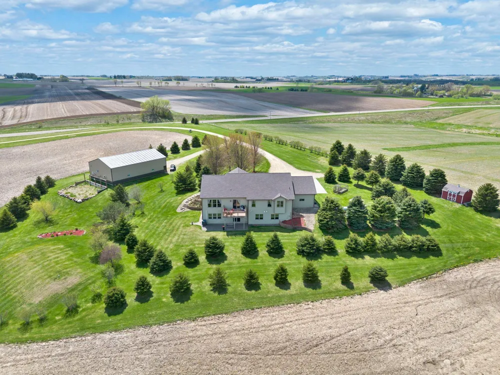 15585 County 9 Boulevard Goodhue, MN 55027