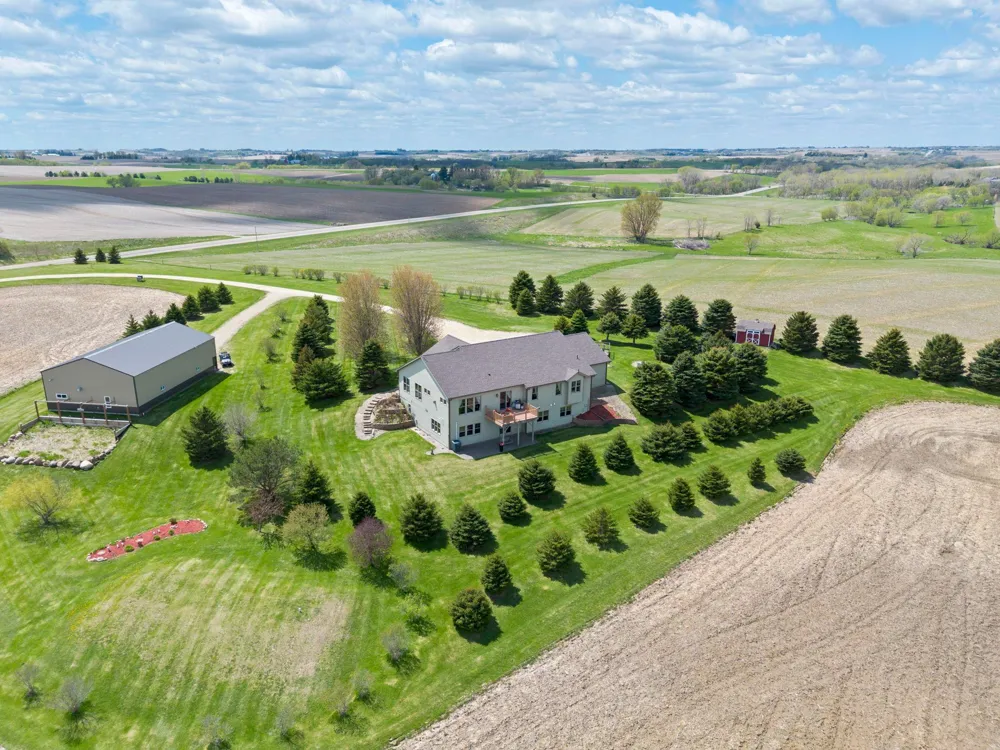 15585 County 9 Boulevard Goodhue, MN 55027