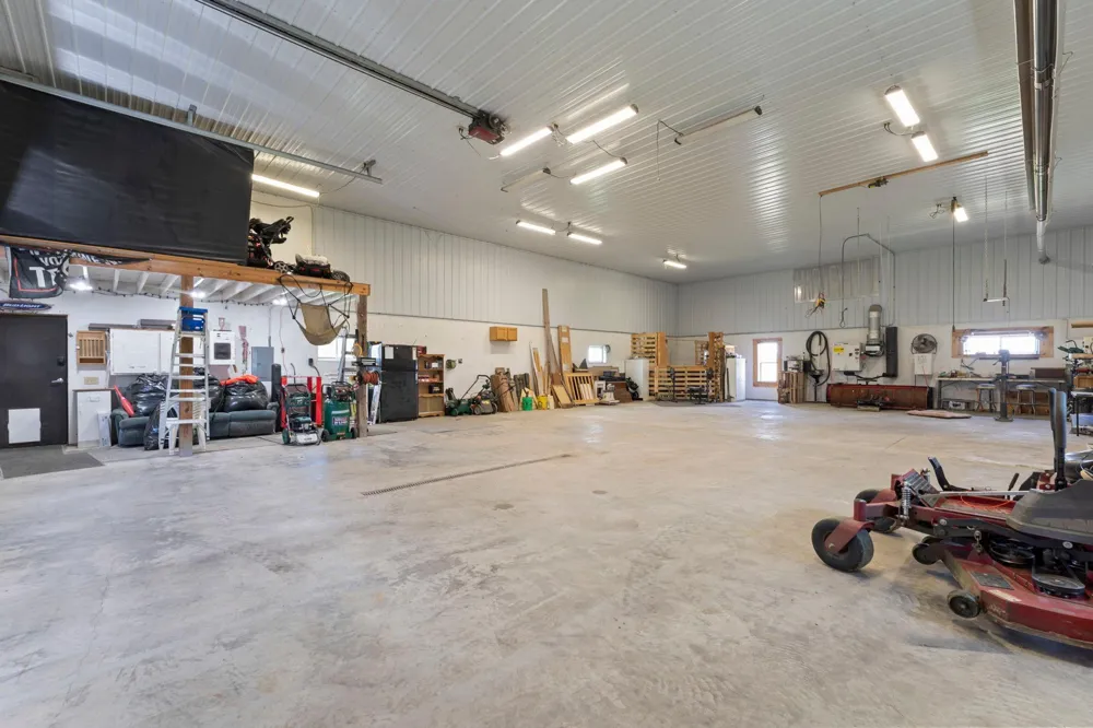 15585 County 9 Boulevard Goodhue, MN 55027