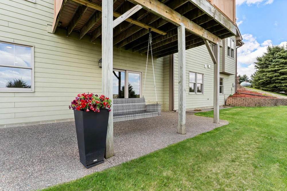 15585 County 9 Boulevard Goodhue, MN 55027
