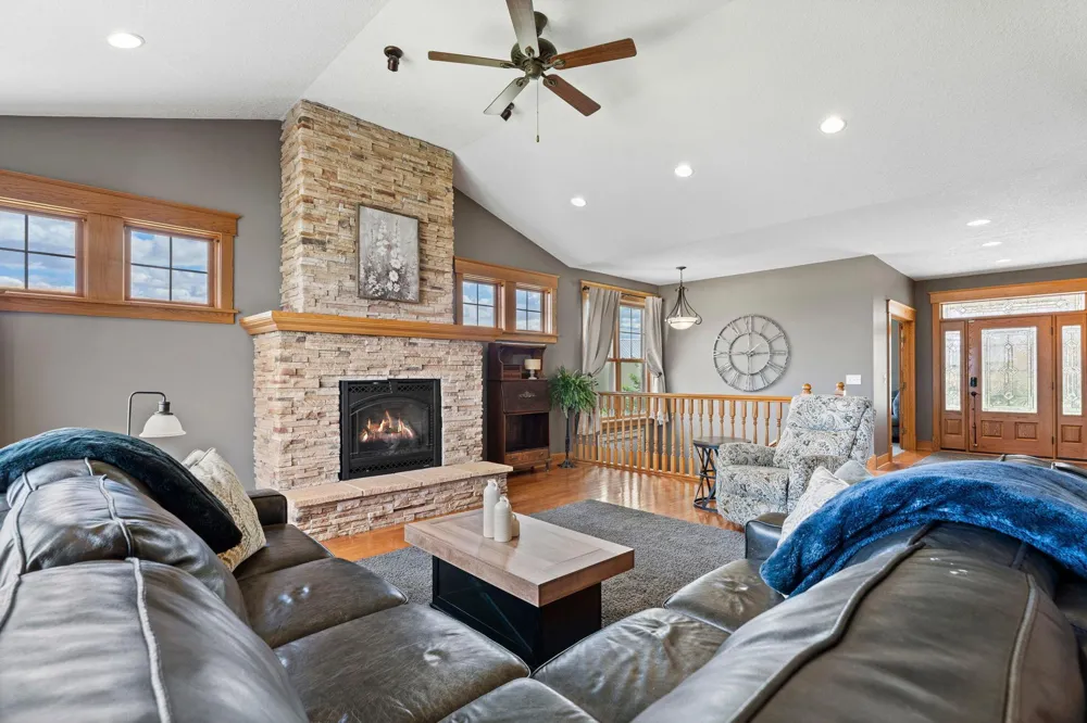 15585 County 9 Boulevard Goodhue, MN 55027