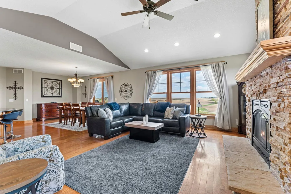 15585 County 9 Boulevard Goodhue, MN 55027