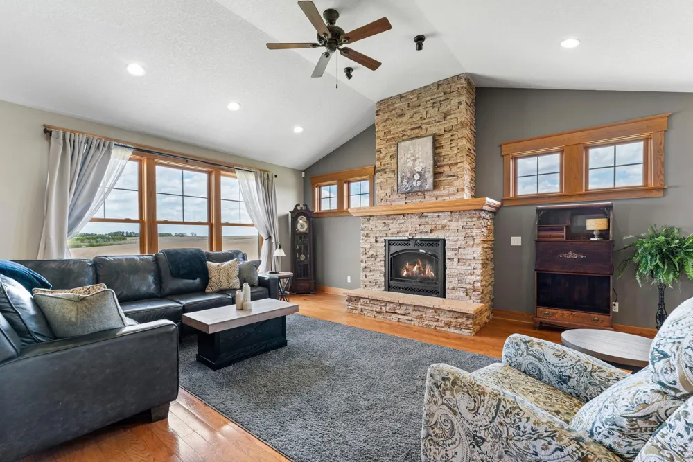 15585 County 9 Boulevard Goodhue, MN 55027
