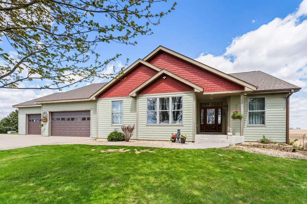 15585 County 9 Boulevard Goodhue, MN 55027
