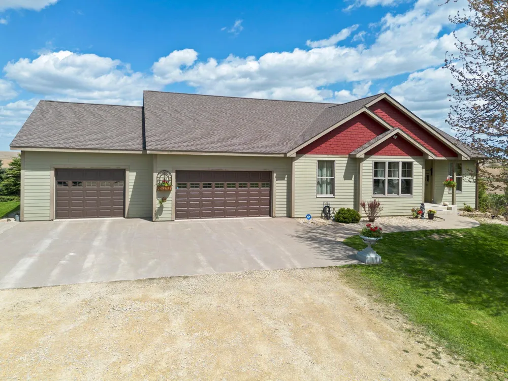 15585 County 9 Boulevard Goodhue, MN 55027
