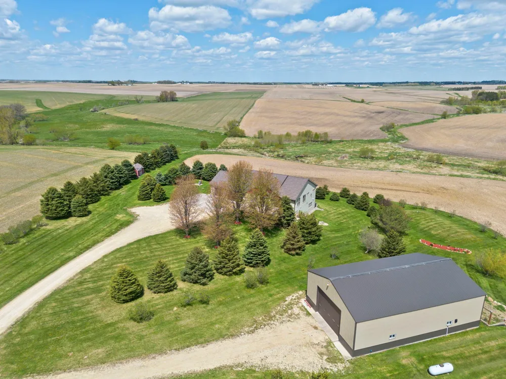 15585 County 9 Boulevard Goodhue, MN 55027