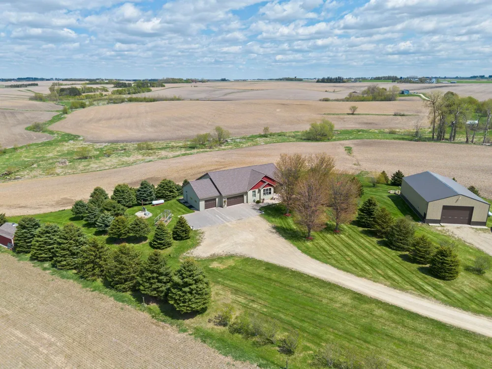 15585 County 9 Boulevard Goodhue, MN 55027