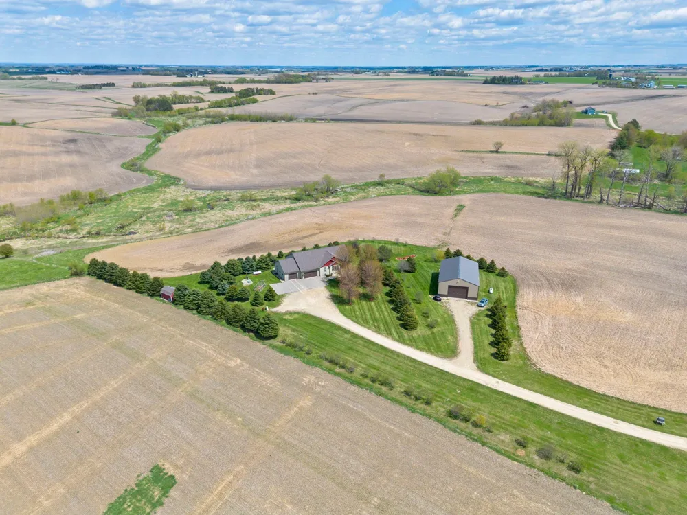 15585 County 9 Boulevard Goodhue, MN 55027