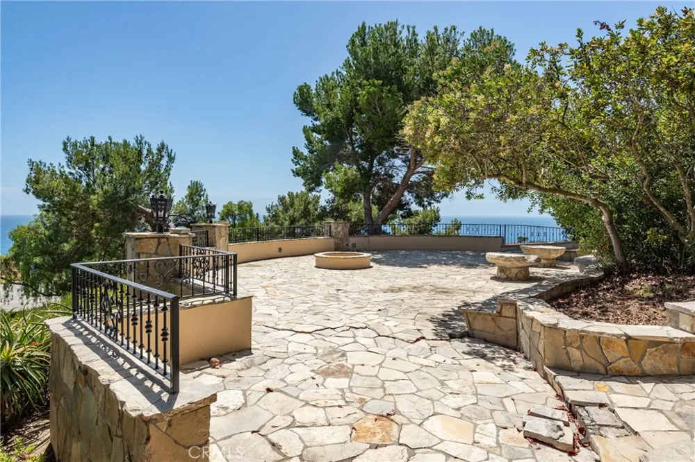 1 Peppertree Drive Rancho Palos Verdes, CA 90275