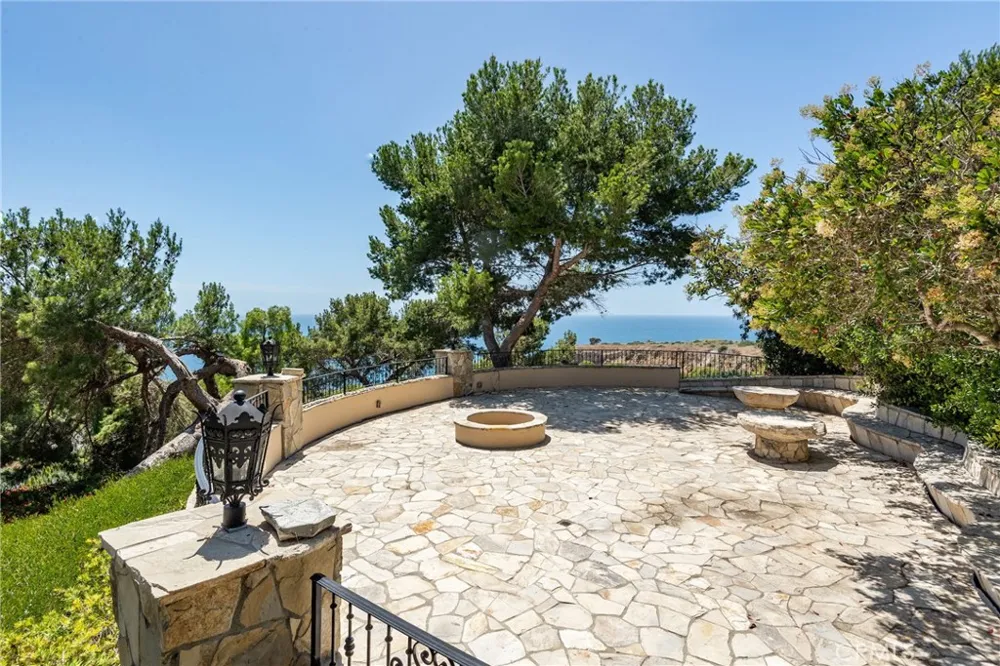1 Peppertree Drive Rancho Palos Verdes, CA 90275