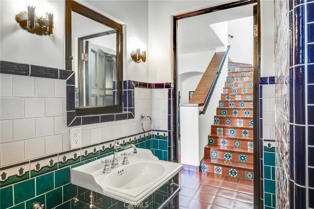 1 Peppertree Drive Rancho Palos Verdes, CA 90275