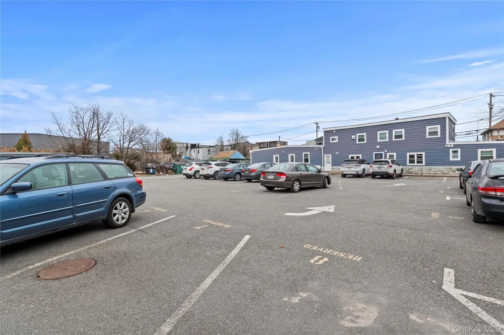 14 Bayville Avenue #5 Bayville, NY 11709