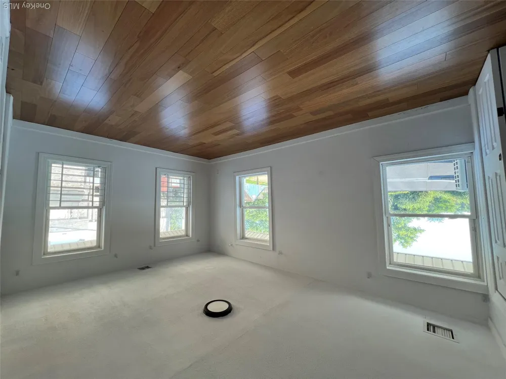 14 Bayville Avenue #5 Bayville, NY 11709