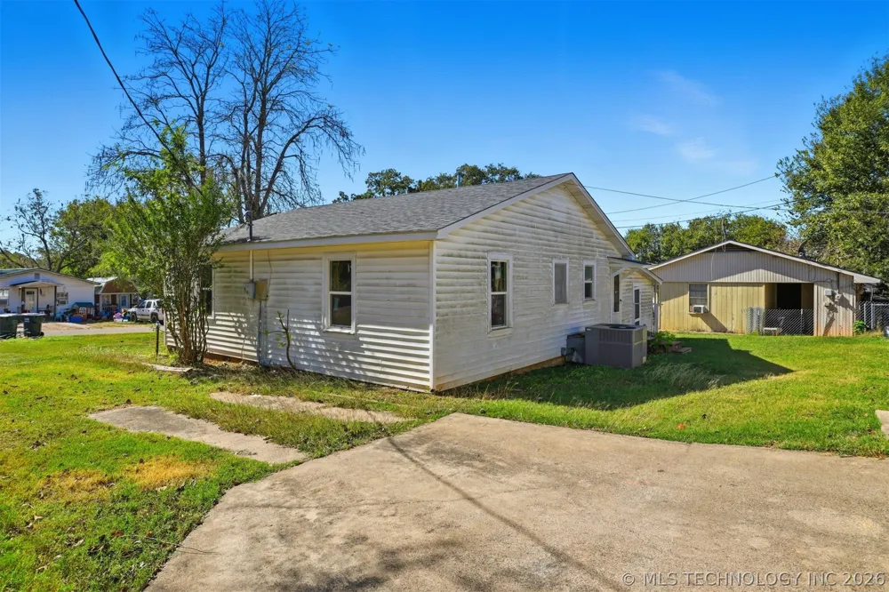 103 W 20th Street Tishomingo, OK 73460