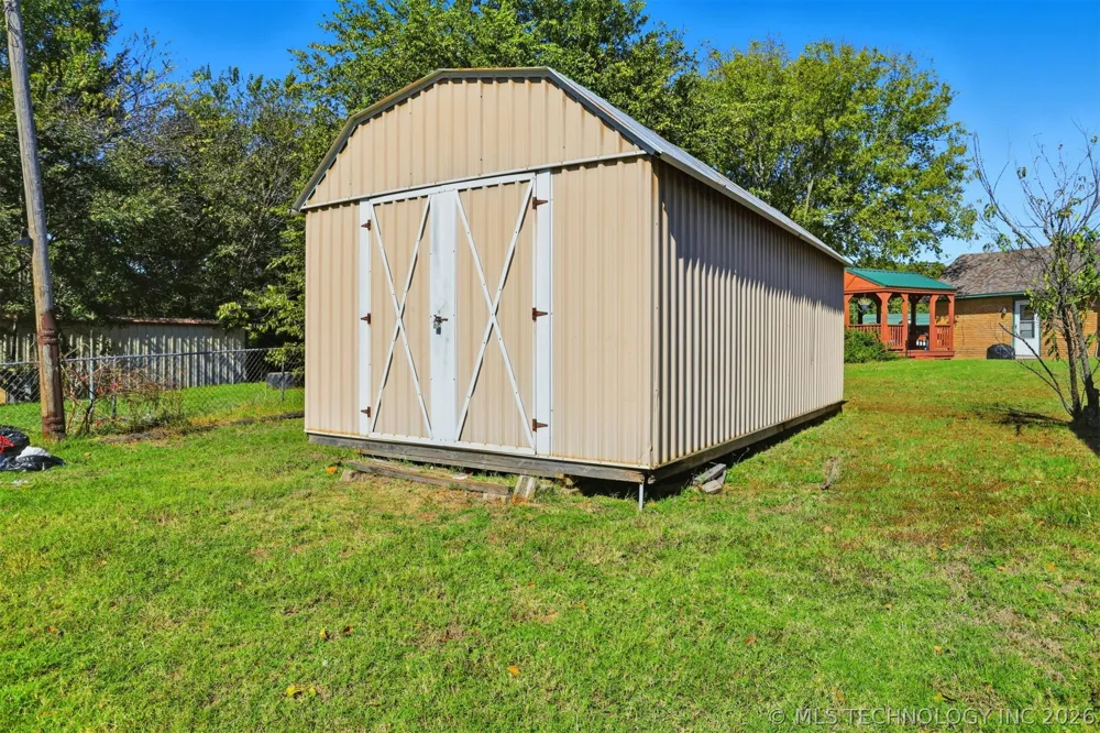 103 W 20th Street Tishomingo, OK 73460