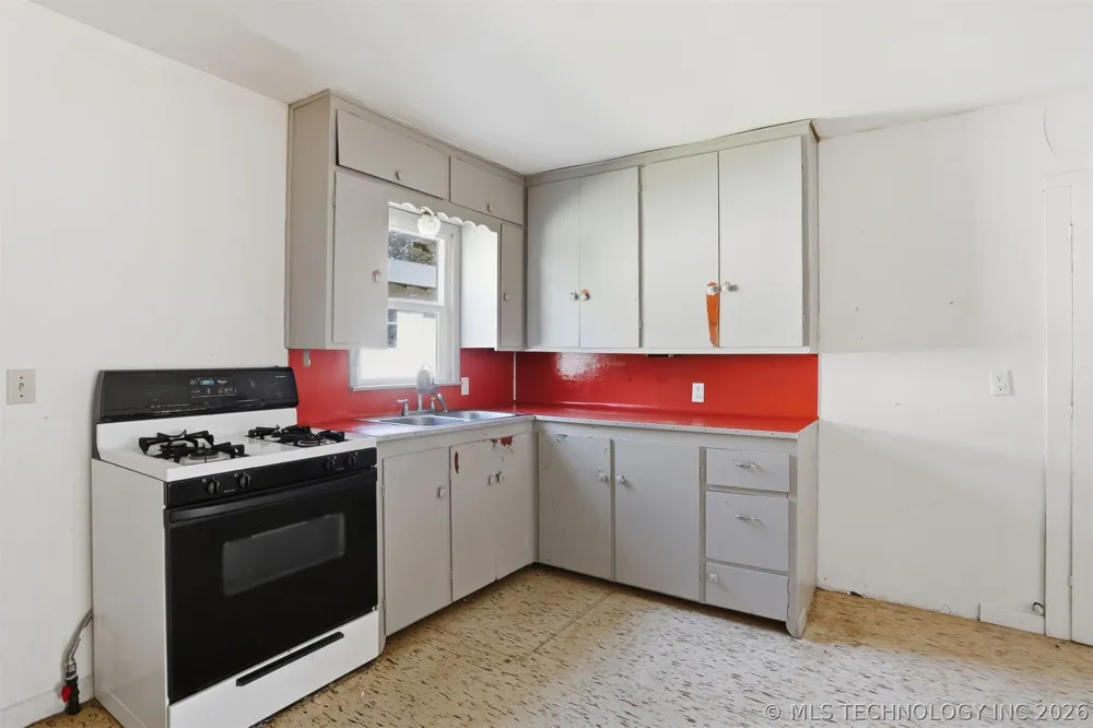 103 W 20th Street Tishomingo, OK 73460