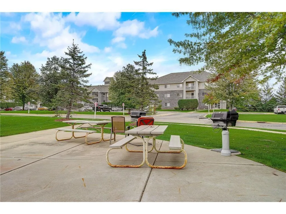 1321 Lake Drive W #111 Chanhassen, MN 55317