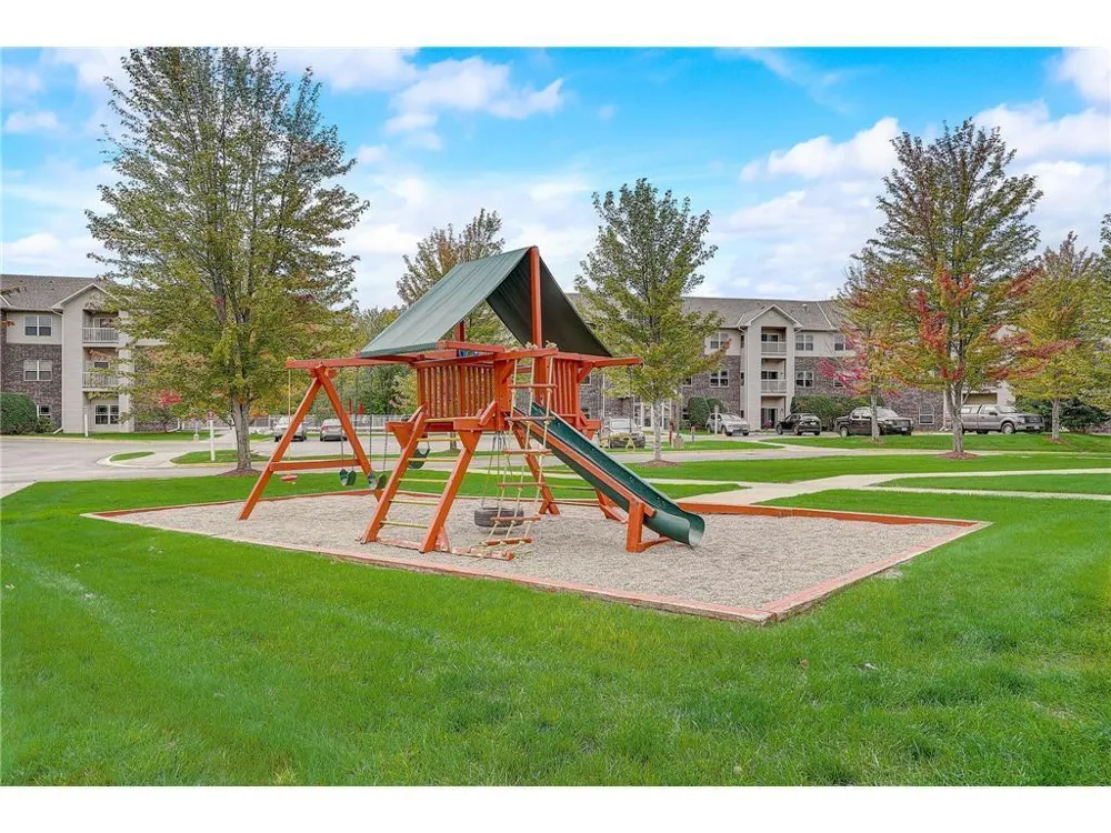 1321 Lake Drive W #111 Chanhassen, MN 55317
