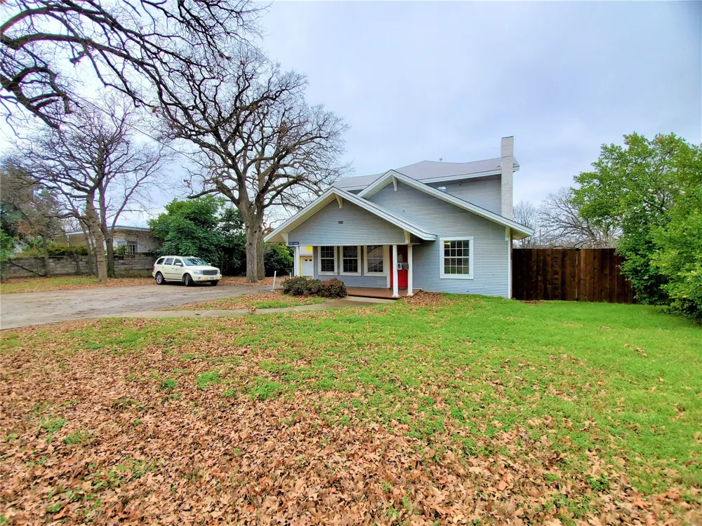 2223 Locust Street Denton, TX 76209