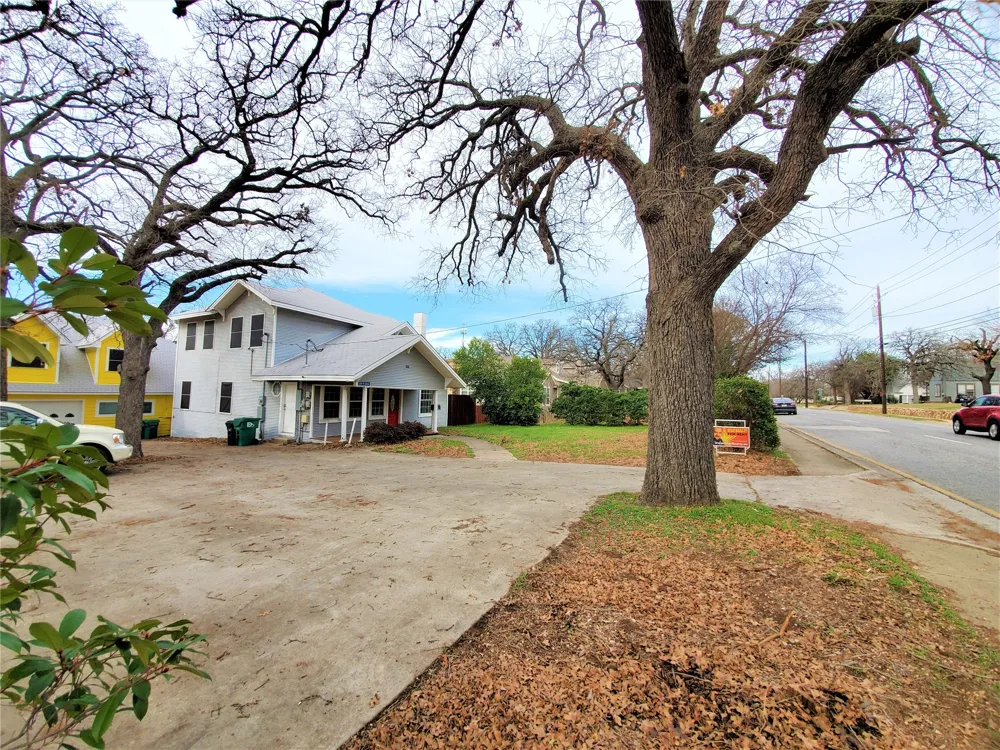 2223 Locust Street Denton, TX 76209