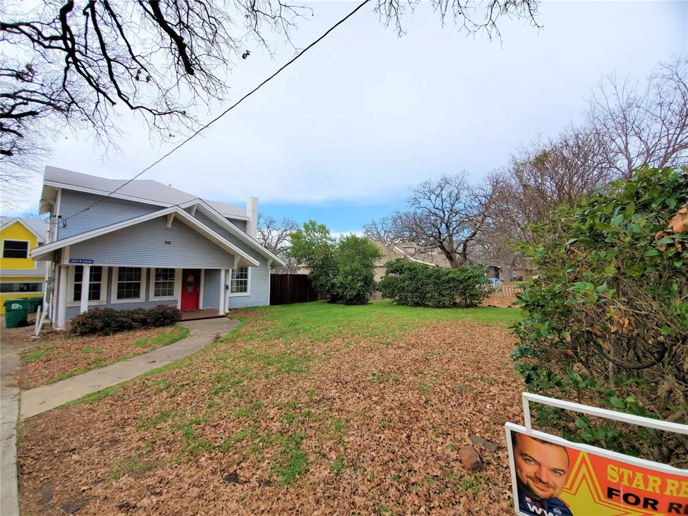 2223 Locust Street Denton, TX 76209