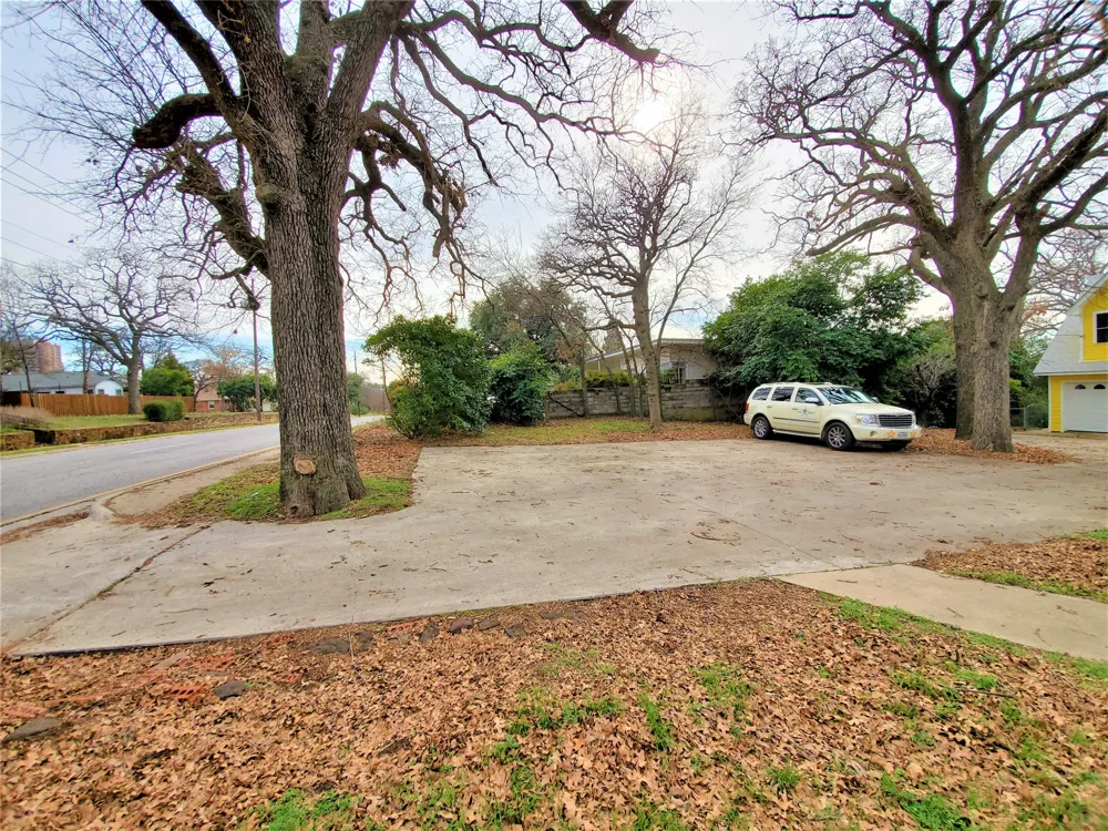 2223 Locust Street Denton, TX 76209