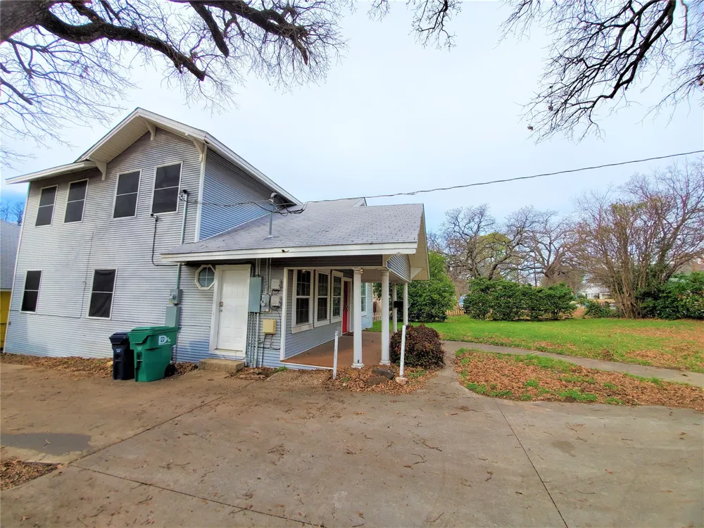 2223 Locust Street Denton, TX 76209