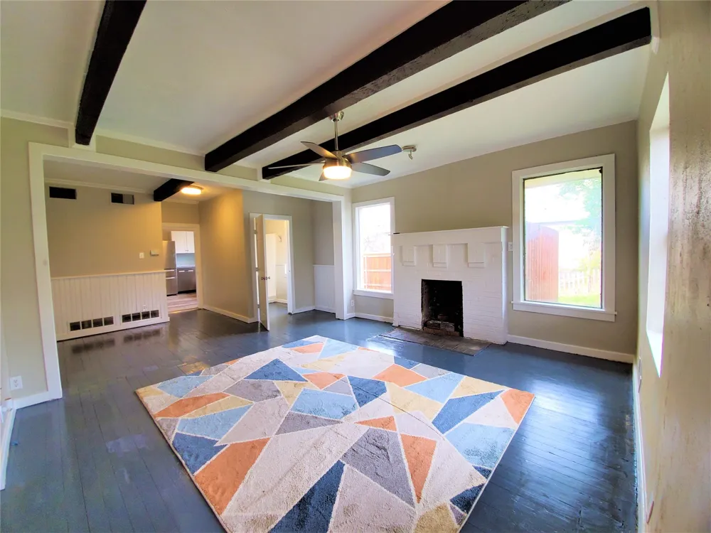 2223 Locust Street Denton, TX 76209