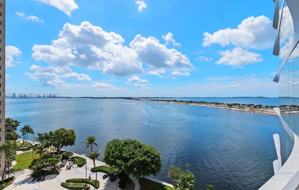 175 SE 25th Rd #704 Miami, FL 33129
