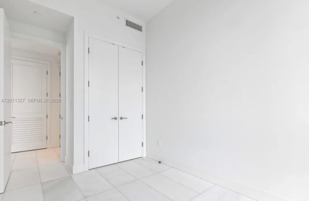 175 SE 25th Rd #704 Miami, FL 33129