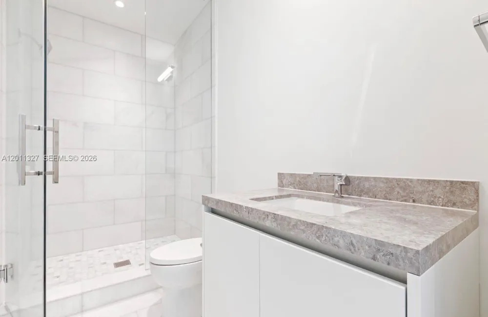 175 SE 25th Rd #704 Miami, FL 33129