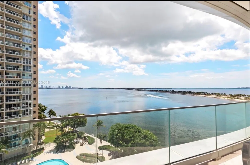 175 SE 25th Rd #704 Miami, FL 33129