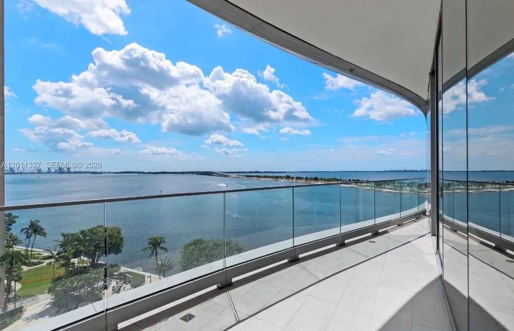 175 SE 25th Rd #704 Miami, FL 33129