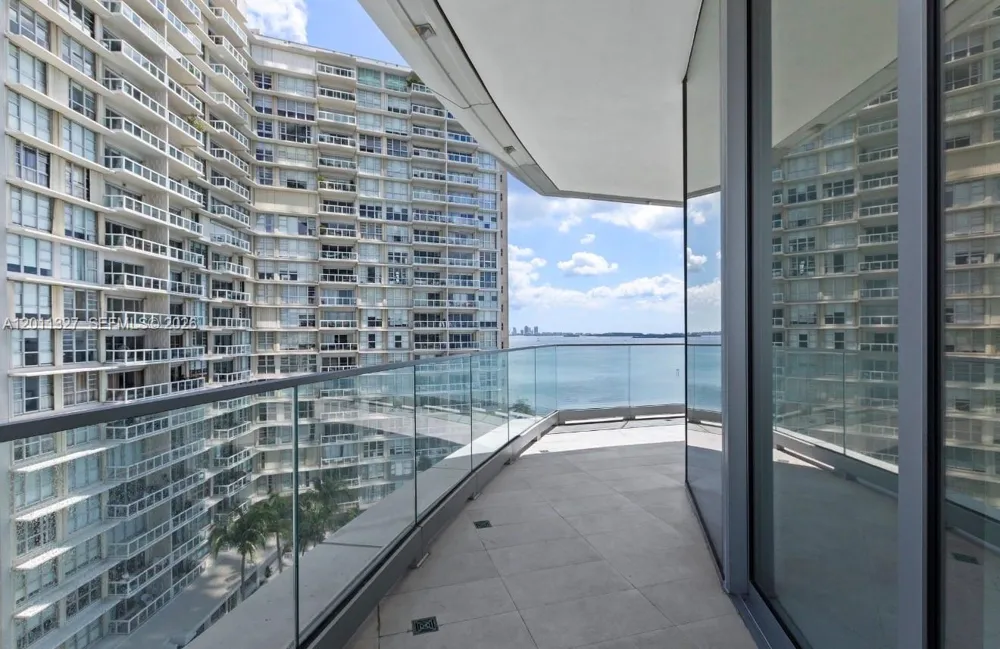 175 SE 25th Rd #704 Miami, FL 33129