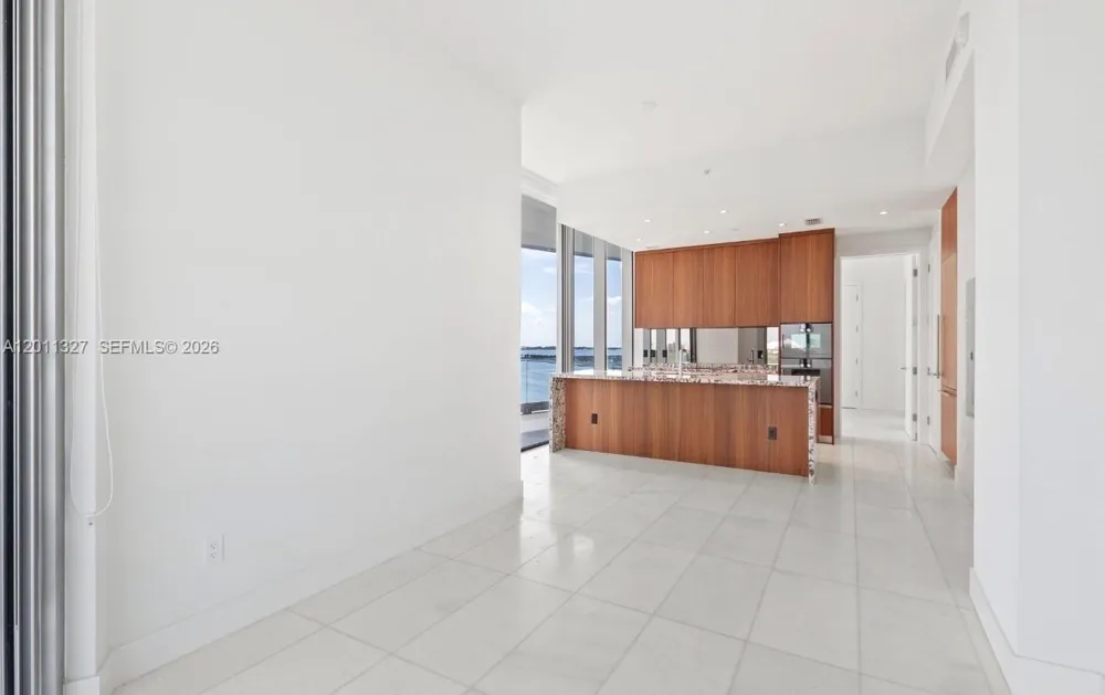 175 SE 25th Rd #704 Miami, FL 33129
