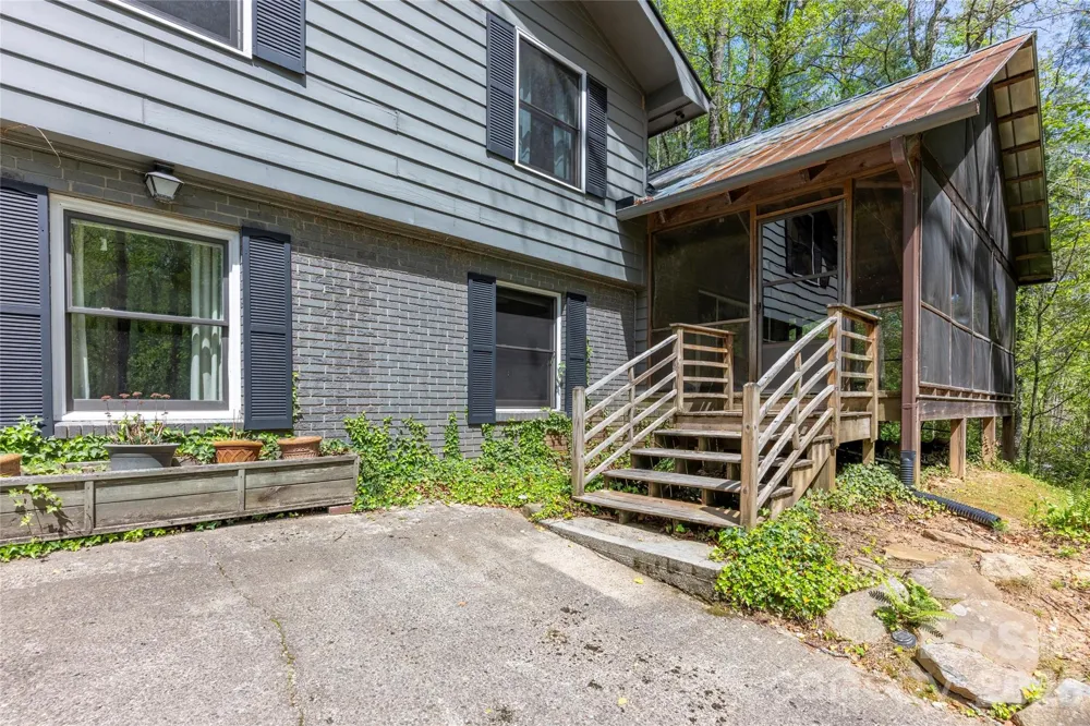 138 Stillwagon Lane Cedar Mountain, NC 28718