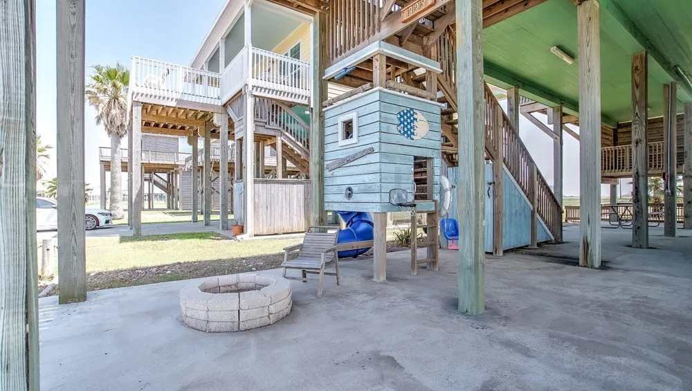 13231 Jolly Roger Drive Freeport, TX 77541