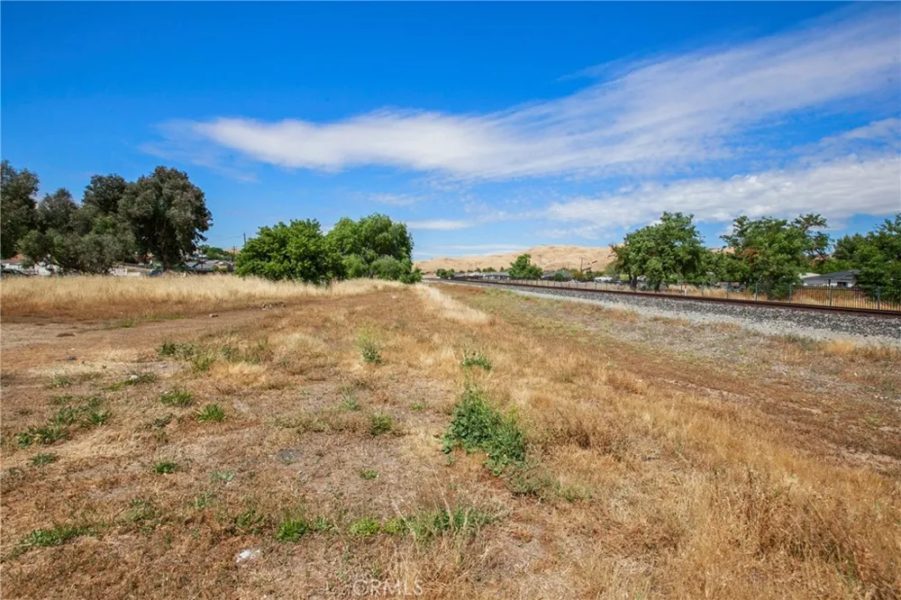 1490 Mission San Miguel, CA 93451