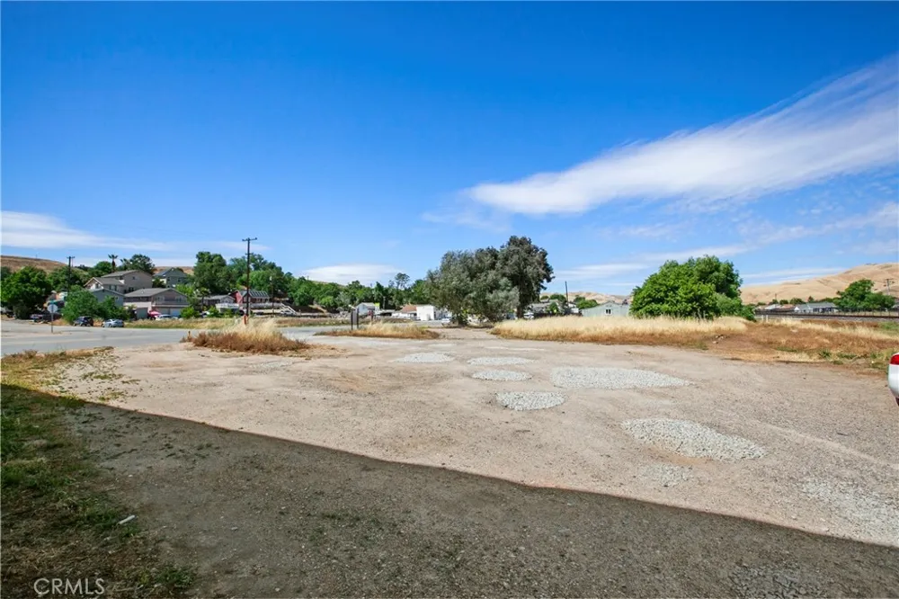 1490 Mission San Miguel, CA 93451