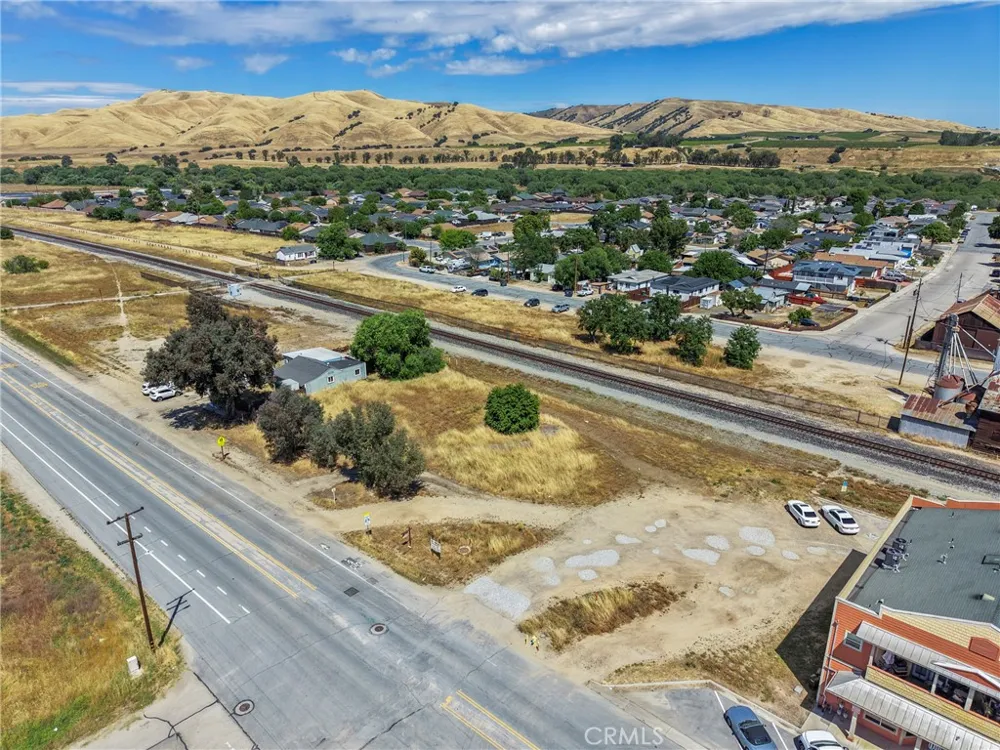 1490 Mission San Miguel, CA 93451