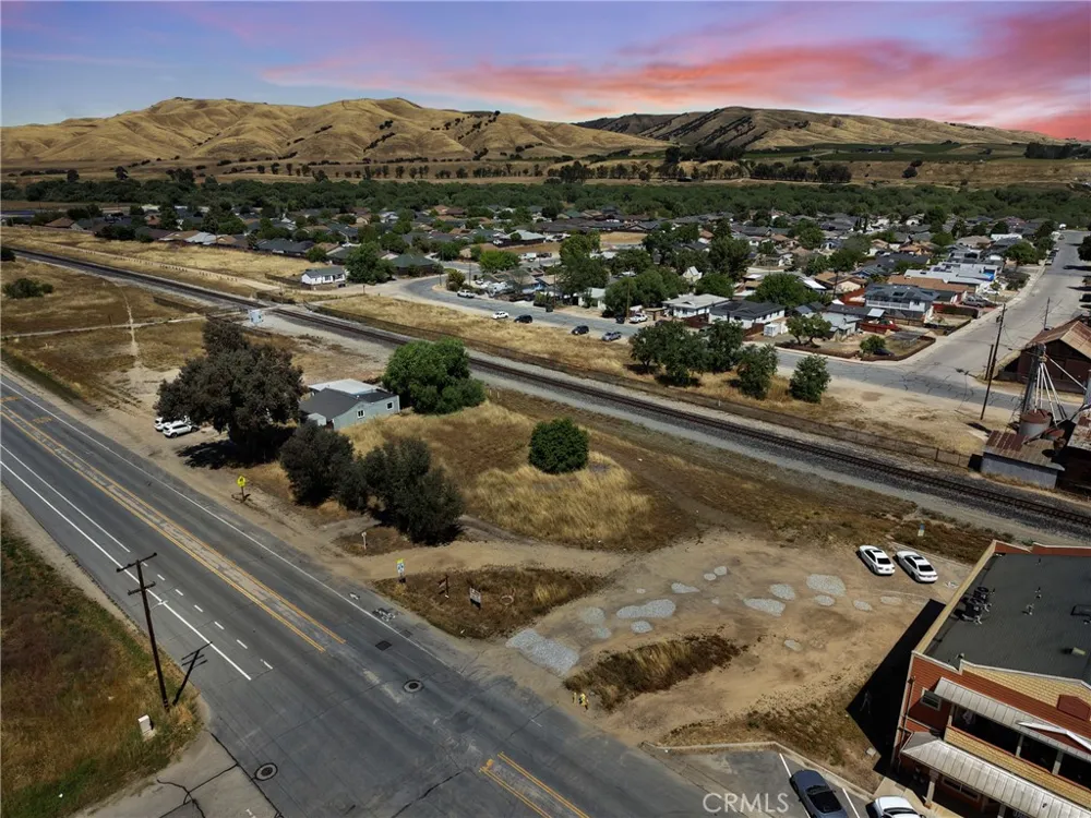 1490 Mission San Miguel, CA 93451
