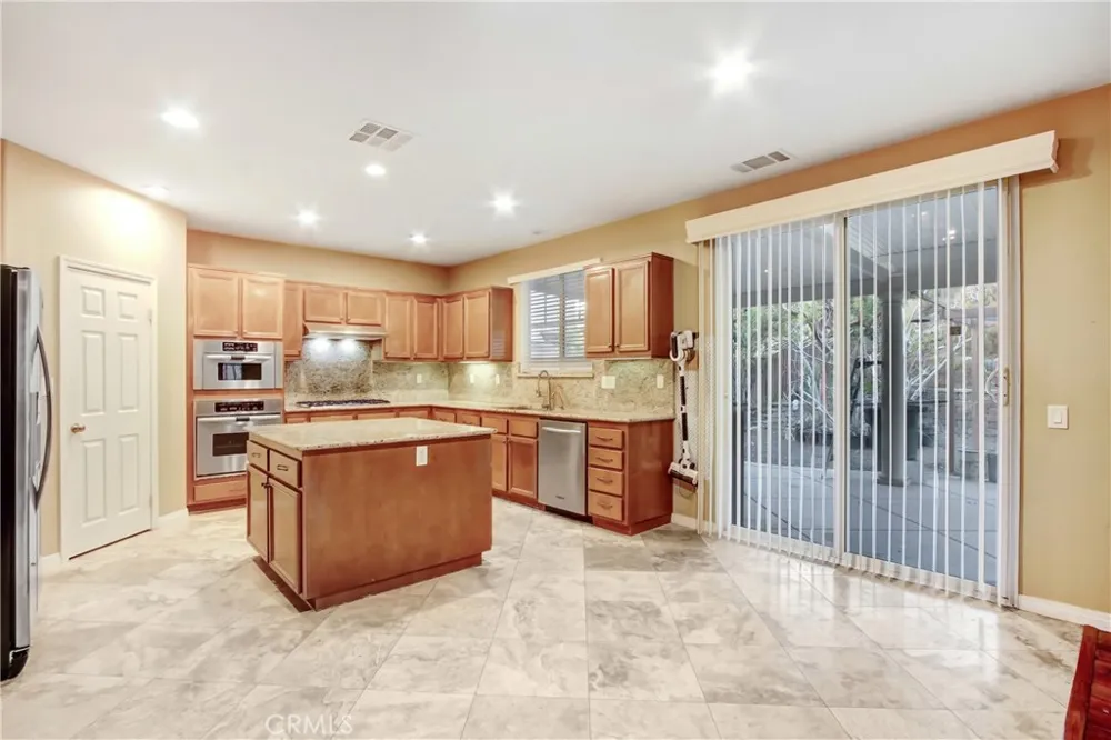 41031 Crimson Pillar Lake Elsinore, CA 92532