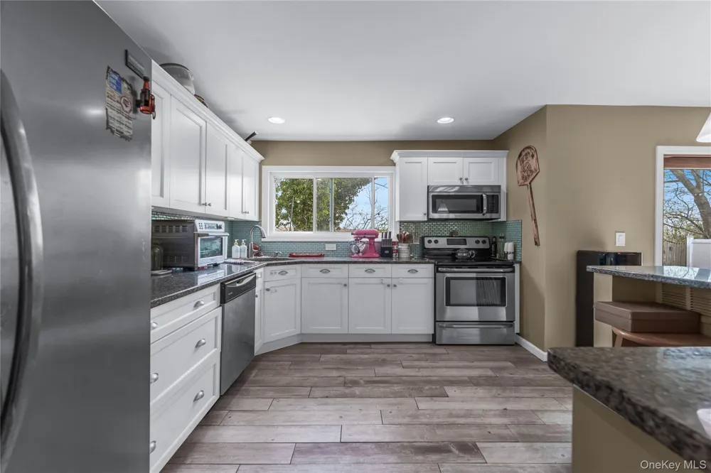 112 Rosemont Avenue Farmingville, NY 11738