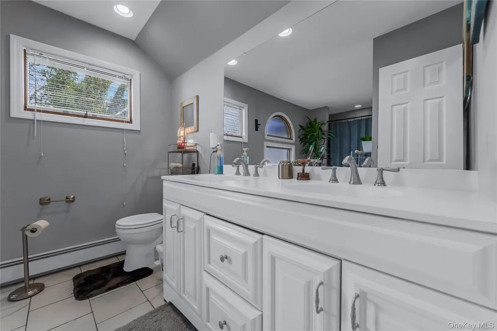 112 Rosemont Avenue Farmingville, NY 11738
