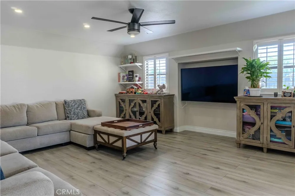 1042 Robinson Court Hanford, CA 93230