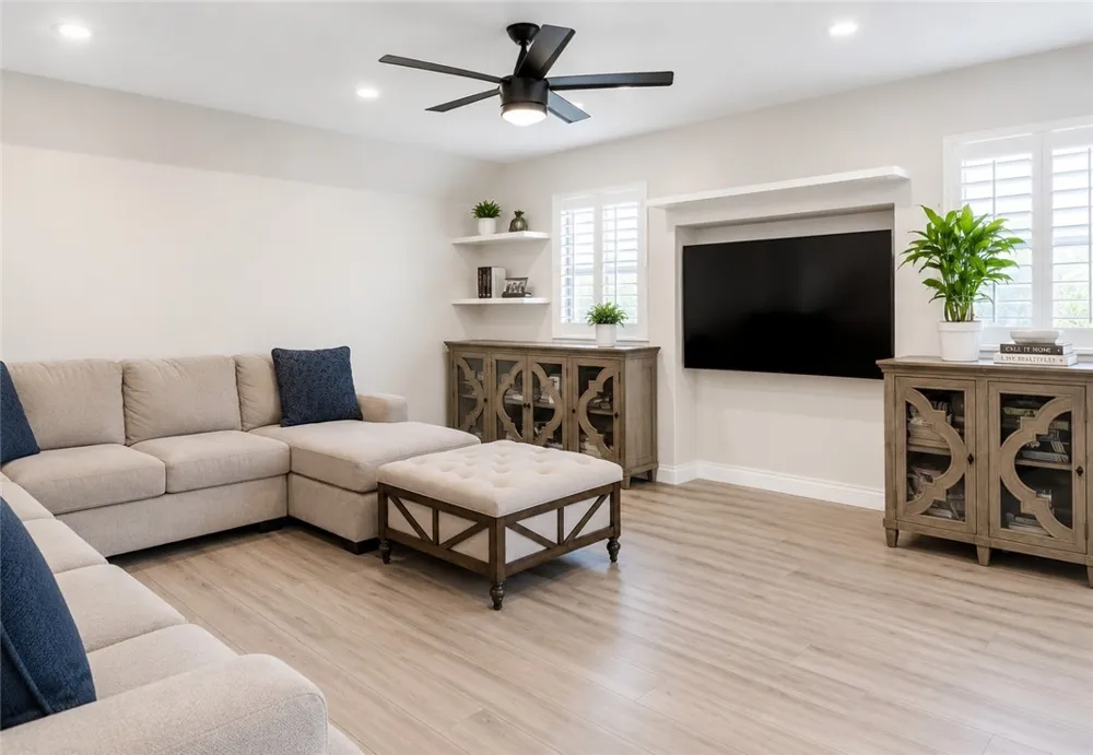 1042 Robinson Court Hanford, CA 93230