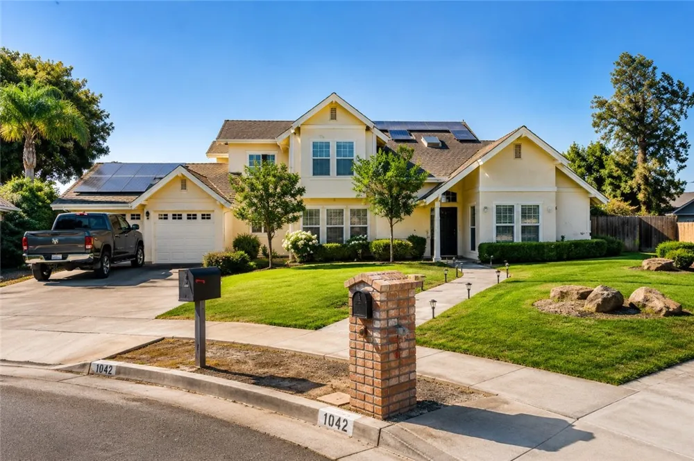 1042 Robinson Court Hanford, CA 93230