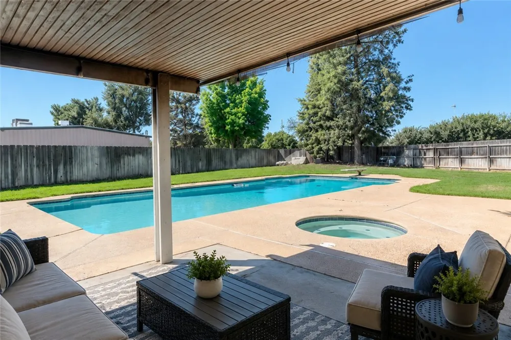 1042 Robinson Court Hanford, CA 93230